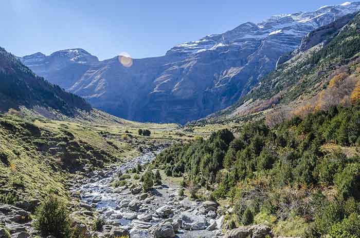 Huesca - valle de La Larri 07 - Llanos de La Larri - rio La Larri.jpg